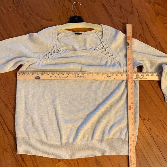 Size 3 gray crewneck lightweight sweater - Picture 4 of 7